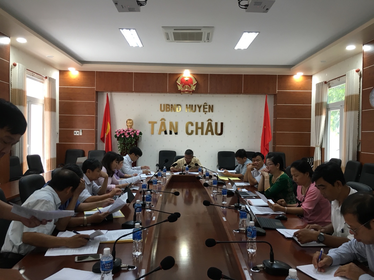 Ủy ban nhân dân huyện Tân Châu  họp Ban Chỉ đạo thu ngân sách